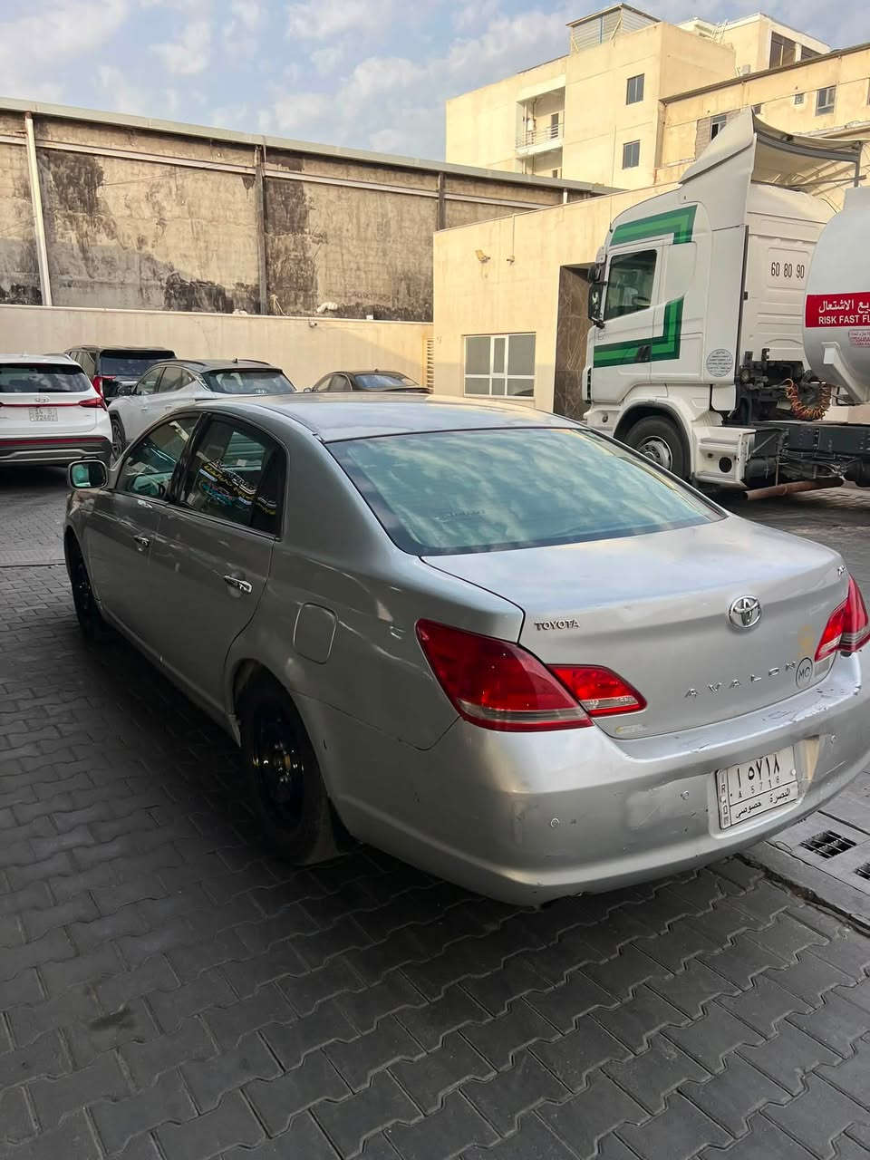 للبيع: تويوتا افلون 2008 (وارد امريكي)
الموديل:2008
الفئة:XLE
المحرك: 3600 cc
اللون: سلفر
الوارد: امريكي
مواصفاة: كشنات كهربائيه تدفئه تبريد 
5 بصمات 
فتحه
حساسات خلفيه
كامره 
تبريد قطعتين 
سياره فول اعلى فئه 

🔧 الحالة العامة:

جاهزة للاستخدام مباشرة
حدادة: 80‎%‎
⚙️ الميكانيك:
محرك + كير +: كفالة
تبريد كمبريسر بي ضعف يعني واكف
كهربائيات: كفالة (كلشي شغال)
🛠️ الملاحظات:
 مبدل سستم نفس لون اثر جراد جاملغات خلفيه صبغ قامره ع وضعها ضاله 

سنويه منتهيه 

رقم رباعي 

السعر: 90 وبيها مجال 
العنوان: البصره الطويسه 
رقم الهاتف:***********
واتساب اتصال 
ملاحظه غير متواجد في الفيس بوك بيع فقط دون مراوس
