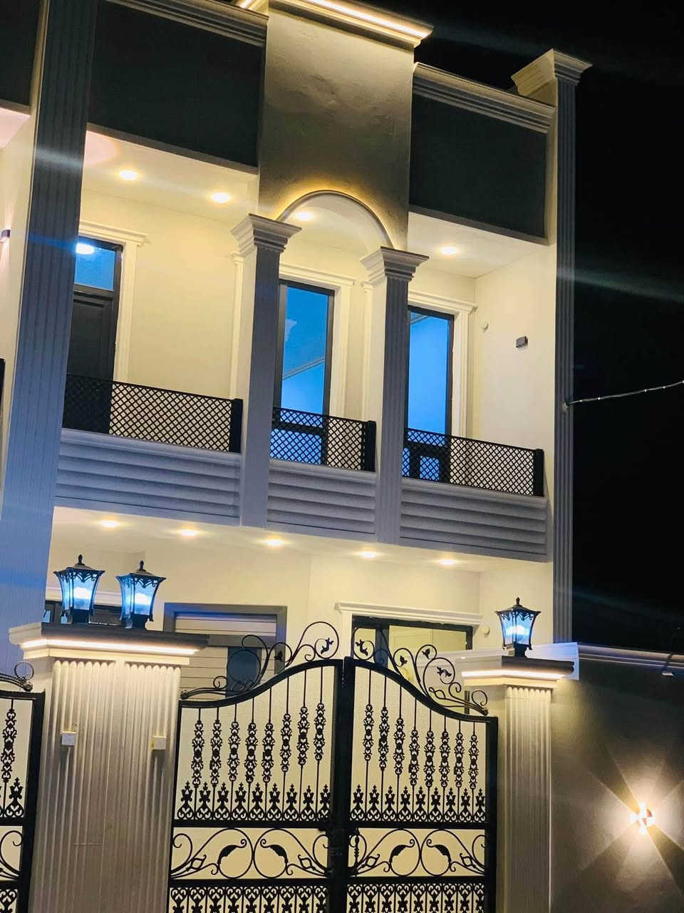 السلام عليكم ☎️***********☎️

🔴متاح بيت 🏠 للبيع المساحه 100م طابقين ⚫️

🔵بناء حديث شغل درجه اولى 🟢

نضام سبالت أبواب قاصه 

🟣 محتويات البيت🟤

🟡الطابق الأول استقبال مطبخ صاله  غرفه نوم صحيات منور⚪️

🔵الطابق الثاني غرفتين نوم صحيات  سطح

         ✅المطبخ معزول عن صاله ✅

🟤الطابق الثاني بيتونه جبيره سطحين ⚫️⚫️

🌘📞***********📞

          🟥➰موقع دور الزراعة الثانية ➿🟥

    

🔺لاستفسار الرقم 🔺***********📞
