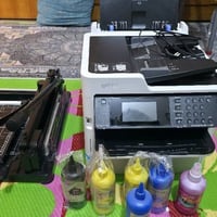 طابعة ايبسون ٥٧٩ • قاطعة ٣٠٠ ورقة • مع أحبار