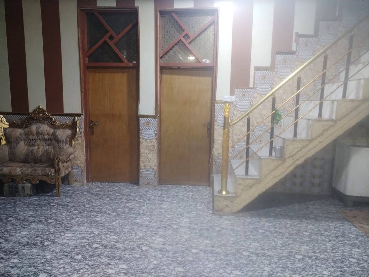بيت للبيع المكان حي رشيد البيت احلى من الصوره المساحه 250 اي استفسار ع الرقم ***********
