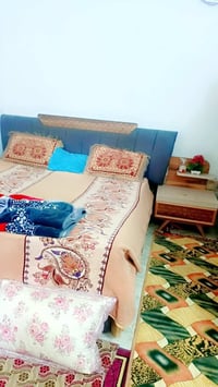 غرفه اخشاب • نظيفة • بيها مجال