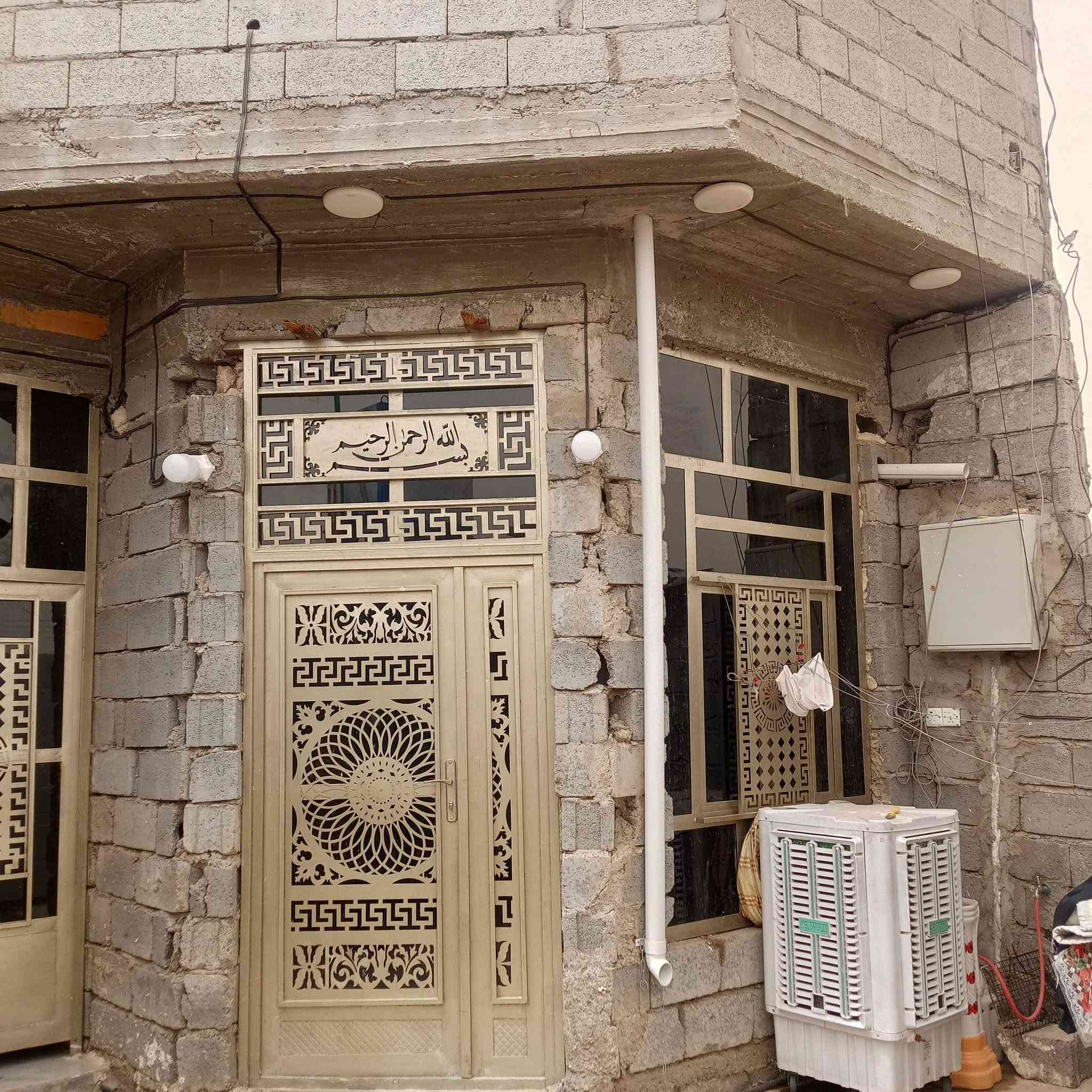 سلام عليكم مشتمل الايجار البشارع المضيف الي وره مجمع الرحاب ايجار ٢٠٠ غرفه وصاله واستقبال ومطبخ وغرفه طابق ثاني ايجار ٢٠٠ قفل ***********
