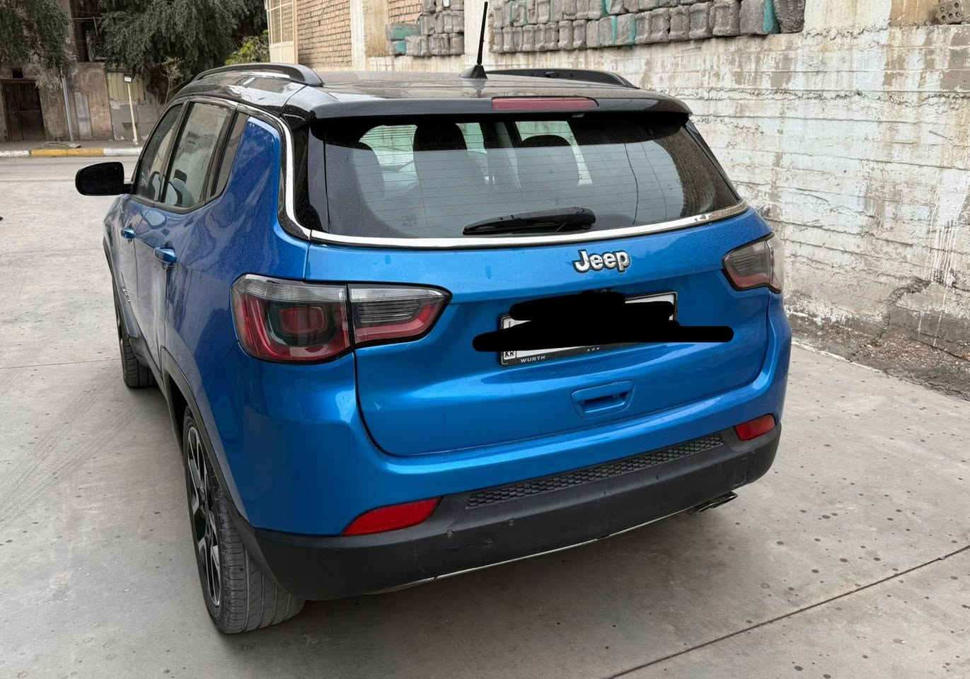 جيب كومباس 2018 وراد أمريكي Limited (FWD) فتحة قمارة كاملة.
سيارة نظيفة استخدام شخصي ماشية 45 الف ميل .
ضرره في أمريكا خلفي فقط و موضحة بالصورة وبيه سونار مفصل قبل اسبوع سويته.
في العراق شخوط خفيفة وتكحيلات، گير مكينة مكفولة تخم تايرات جديد ..
 راسلني على الرقم ارسلك السونار. 
رقم اربيل سنوية جديدة لحد 2030
تبريد قطعتين ومواصفاته المعروفة كاملة.
السعر 118 وبيه مجال
***********
