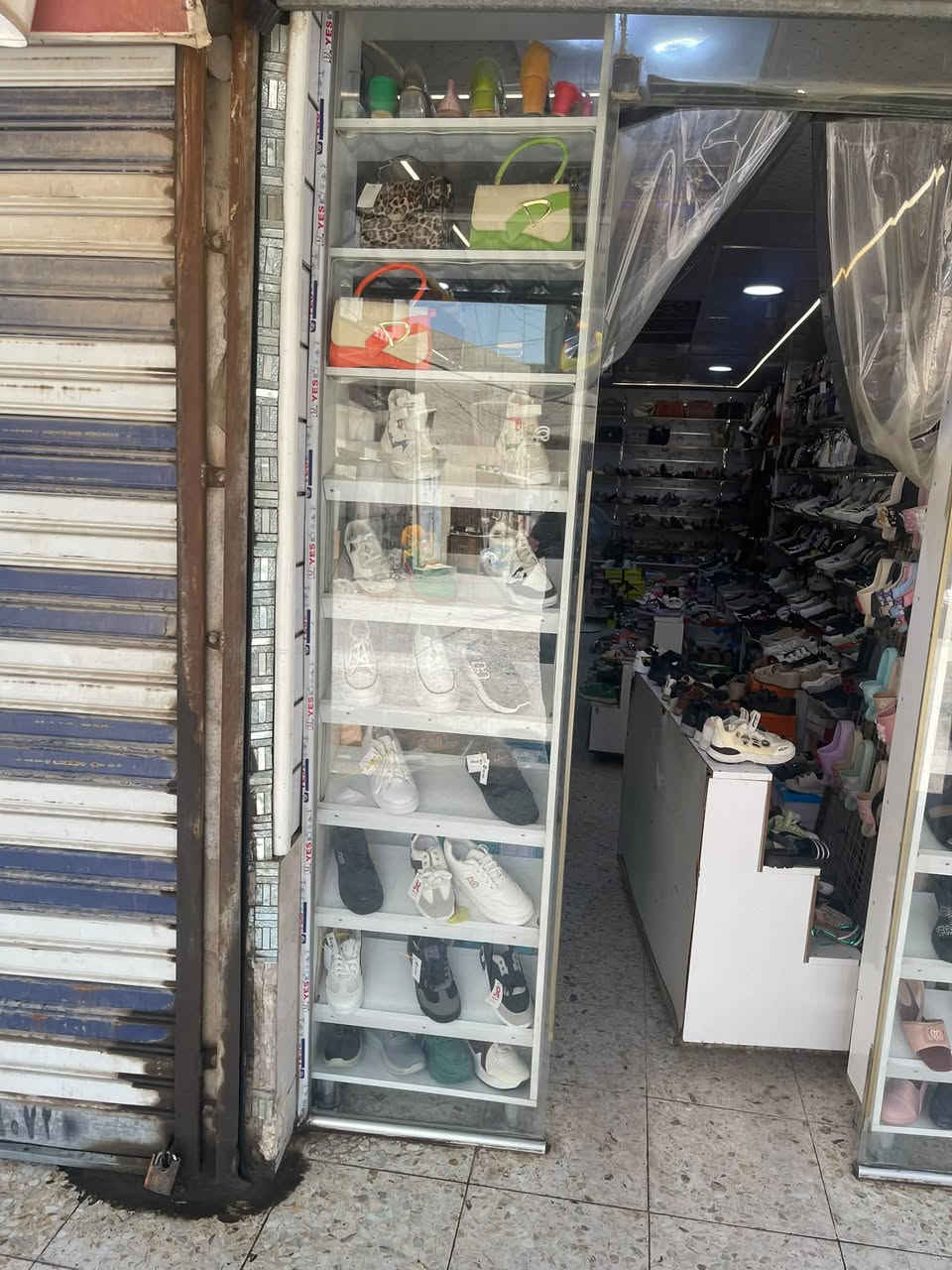 فاترينات نظافة فول سعر القطعة 30 الف بغداد سوق الوشاش الطول 250.  والعرض وحده 58 والثانية 68 للاستفسار ***********
