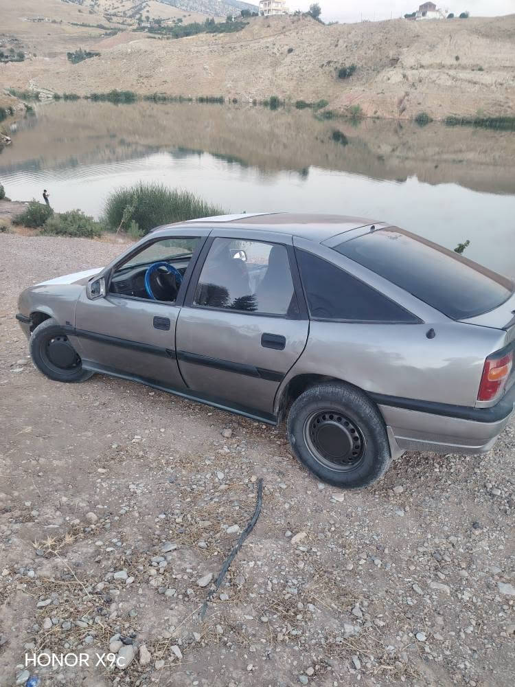 سڵاو ڤیکترا مەکینە 20توندوتۆڵی باشە مەکینەکەی لەزەخت دوکەرێکی کەمی هەیەدەعمی قورسی نییە مۆدیل1991 موسو بڕاوەیی بەشەرت تەقەو ڕەقەی باشه ئاڵوگۆڕ دەکەم له سەر دڵ گرتن تازە بۆیاغ کراوە بۆزانیاری پەیوەندی بکە *********** كويسينجاك, أربيل
