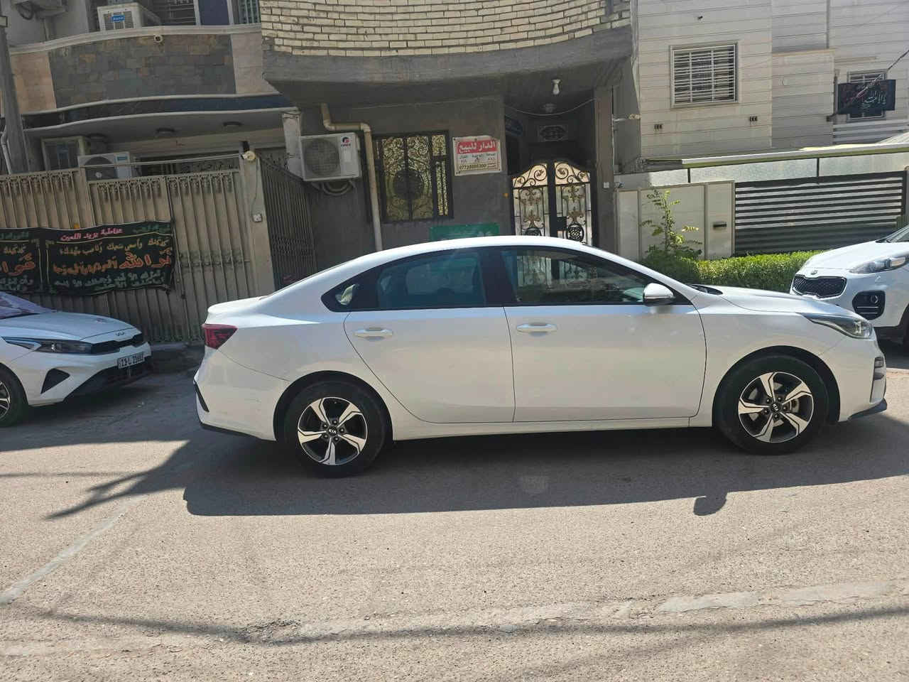 السلام عليكم للبيع
كيا سيراتو 
موديل 2019 
مكينه 1600 
ماشيه 98 KM
سياره كفاله عامه من صبغ تبديل بيها بارد شي قليل وتكحيل

رقم بغداد نكليزي تحويل مباشر 

لون ابيض صدفي 

مواصفات السياره 

تبريد قطعتين

داخل بيجي

اشاير مري ومري شفط

شاشه كامره

5 ويل كب

المكان الكرخ 
الاتصال هـ☎️ ‭***********

