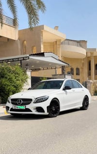 C300 موديل 18 لون صدفي  ماشيه 85 ميل داخل اسود جلد بلاد  كشنات تدفئه ت...