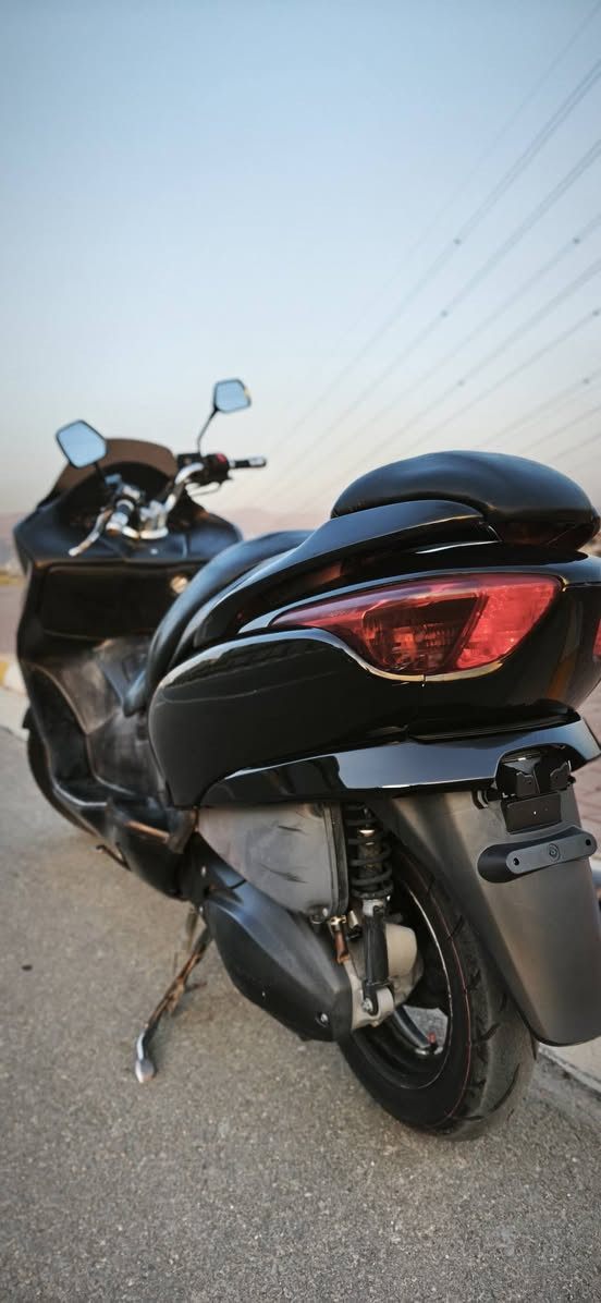 السلام علیکم،هاوڕێیان
Honda forza 08

_مەکینە 250cc
_گێڕو مەکینەو کارەبایی بەشەرت
_تایەی دواوەی تازە گۆڕاوە 
پێشەوەش تازەیە هێشتا
_ڕۆنی باشی تازە بۆگۆڕاوە، و بەنزینی باشی تێکراوە

_شوێن سلێمانی:***********
