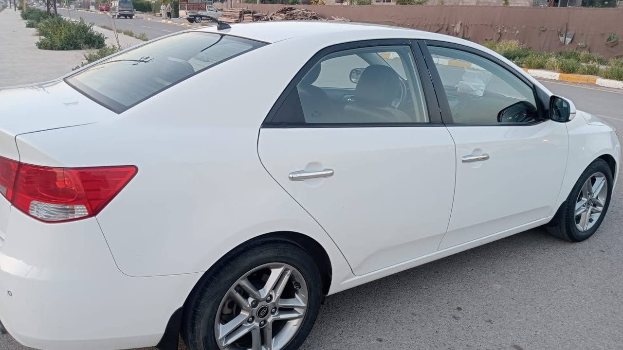 للبيع سيراتو مكينه الفين سياره نظيفه وبسمي مال جناي كير مكينه خير من الله مكفولات بيها جامرلغ خلفي صبغ السعر 98 وبيها مجال للشراي المكان بعقوبه التحرير للاتصال بلرقم ***********
