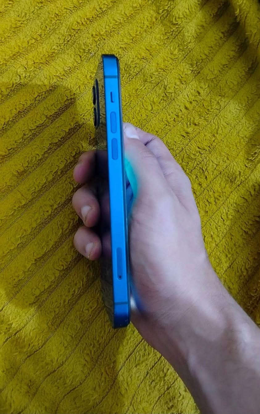 ايفون 12عادي ذاكره 128بطاريه77بلاد ما مبدله مبدل شاشة اصليه سعره 275تواصل ***********
