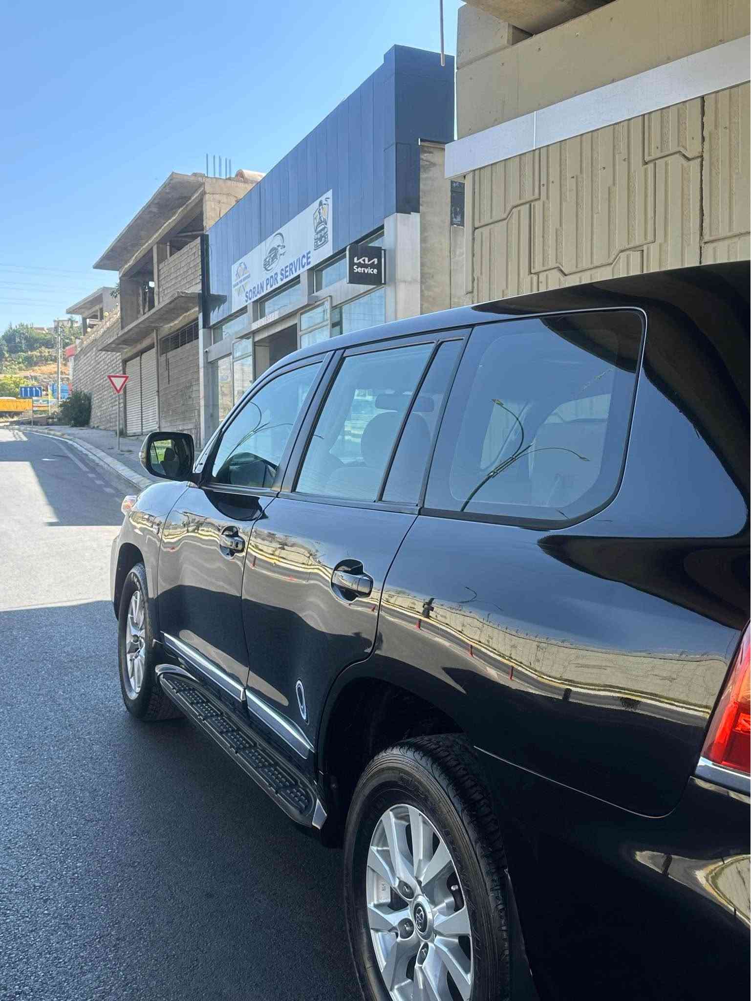 Land Cruiser 2008 GXR v8 
چوار پارچه بوياغ بى داخلى 
گير و مكينه به شه رت 
رقم و سنوى نوييه به ناوى خومه 
        Tell. *********** أربيل, العراق
