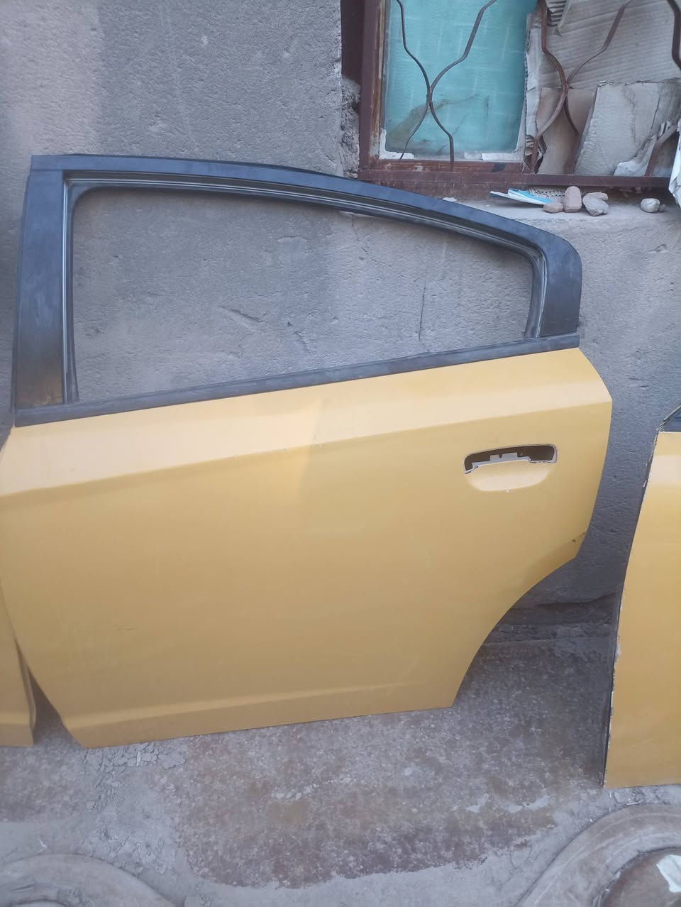 السلام عليكم اربع بيبان ودعميه خلفيه للبيع *********** بي وتساب
