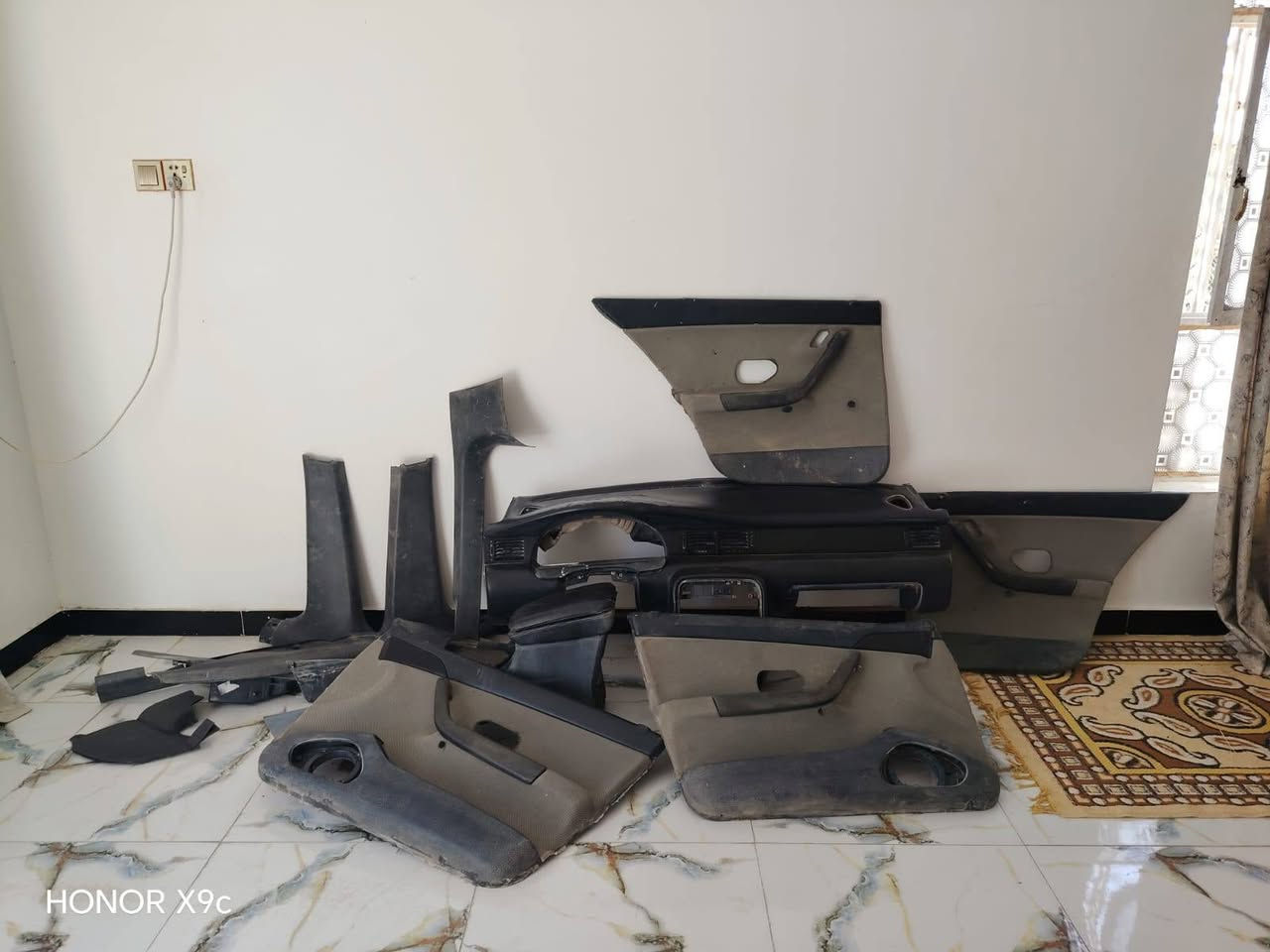 سلام عليكم
للبيع نضيفات دشبول وبطاين
***********
الديوانيه

نص مكتوب في الصور:
- HONOR X9c