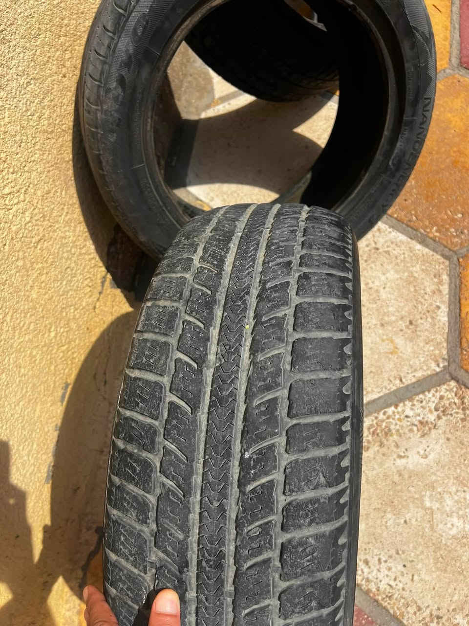 السلام عليكم 
3تاير حجم205/55R16
النظافه 60‎%‎
السعر 50الف 
النجف /ناحيه العباسيه 
***********
