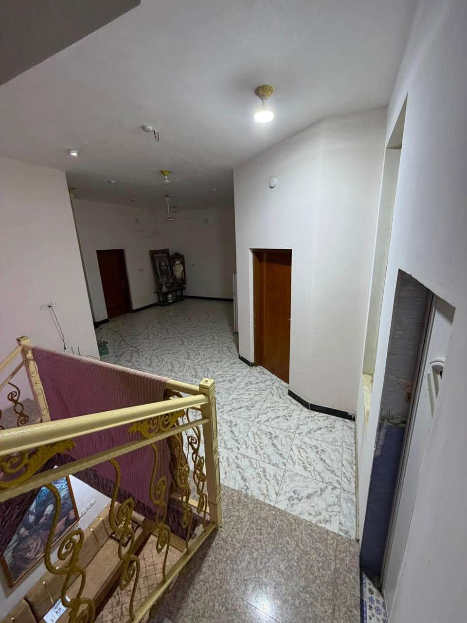 بيت في الناصريه مدينه الصدر للبيع مساحه 125 
للستفسار ***********
