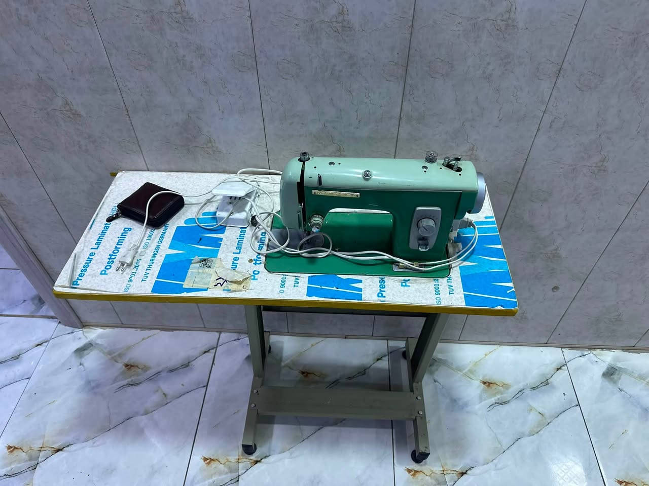 مكينة خياطه ريكار يابانيه معروفه كامله هيه والميز بس تبدل الها ماطور رخيص
 سعرها 100 الي يريد يتواصل هذا رقمي
 ***********
 + واتساب عندي
