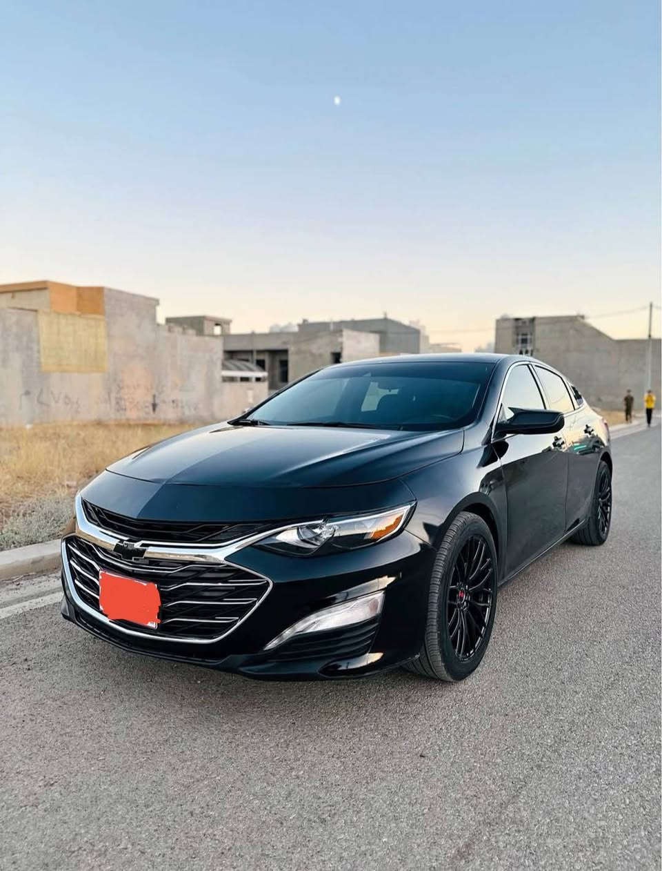 🚗🖤 شيفروليت ماليبو 2024 (فئة RS الرياضية) اسود ملكي 🖤 – أنيقة ونظيفة جداً وبحالة الوكالة .
لعشاق الفئة الرياضية الذين يجمعون بين الأناقة والأداء والاقتصاد العالي بالوقود.

📋 معلومات السيارة:
الموديل: 2024
الفئة: RS الرياضية
اللون: أسود ملكي
المشي: 25,000 ميل فقط
الحالة: بدون رقم . شرط الترقيم 
الصبغ والبدن: أصلية مكفولة بالكامل ما عدا قطعتين (الجاملغ الأمامي والباب الأمامي جهة السائق) | (الإيرباجات سليمة / بشرط الفحص)
⚙️ المحرك والأداء:
✅ محرك 1.5 لتر تيربو (DOHC) 4 سلندر بقوة 163 حصان
✅ عزم دوران 184 رطل-قدم
✅ ناقل حركة CVT سلس جداً وممتاز بالاقتصاد بالوقود
✅ دفع أمامي (FWD) بثبات ممتاز على الطريق
🏁 مواصفات فئة RS الرياضية:
✅ ويل كب أصلية 18 إنش ألمنيوم
✅ شبك أمامي أسود لامع (Black Grille) مع شعار شيفروليه الأسود
✅ جناح خلفي رياضي (سبويلر)
✅ عادم خلفي مزدوج بمخرجين كروم
✅ إضاءة خلفية LED
✅ داخلية سوداء مميزة بمقاعد قماش رياضية، وعجلة قيادة ومقبض جير مغلّفين بالجلد
🎛️ التقنية والراحة:
✅ شاشة لمس Chevrolet Infotainment 3 تدعم Apple CarPlay و Android Auto (لاسلكي)
✅ نظام صوتي بريميوم 6 سماعات
✅ مقعد سائق كهربائي 8 اتجاهات مع دعم قطني (Lumbar)
✅ كاميرا خلفية وحساسات ركن
✅ نظام دخول ذكي بدون مفتاح وتشغيل بضغطة زر
✅ تشغيل عن بعد (Remote Start)
✅ مثبت سرعة وتحكم كامل من الاستيرن
✅ أنظمة أمان متقدمة: تنبيه مغادرة المسار، تنبيه الحركة الخلفية، إضاءة عالية أوتوماتيكية.

💰السعر : 103$ وبي مجال .

📍 الموقع: أربيل
📞 للتواصل والاستفسار (واتساب / اتصال):
***********
*********** أربيل, العراق
