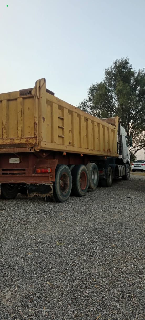 بودي نساف للبيع اطول 8 متر ذرعه 28 متر تاير جديد اسر 80 وبيه مجال ***********

