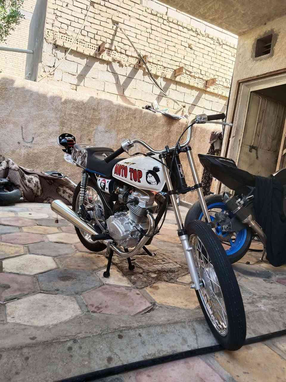 السلام عليكم شباب دراجه اربعه كير موديل 2025 طالعه بل 26 اوراق سكنر دراجه نضيفه وما بيه نقص مكاني كربلاء حي نصر رقمي *********** سعر الدراجه 650 بيه مجال قليل للشراي

