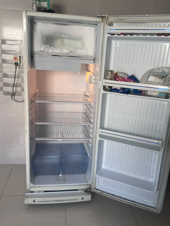 ثلاجة كونكورد للبيع نظيفه جداً وما داخله اي تصليح فقط غاز دايرلها
السعر 100 الف وبيها مجال قليل 

للاستفسار الاتصال على الرقم 

***********
