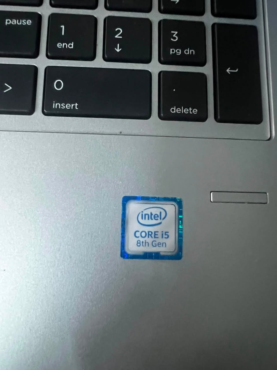 السلام عليكم 
لابتوب ماركة HP بلون مميز جدا...شاشة حجم 15.6 واسعة بدقة FULL HD 1080  ..... عدد 2
رام  حجم  12  كيكا  ... معالج جيل ثامن كور 5    ...بصمة اصبع ...ال لابتوب جديد بمعنى الكلمة  وسلم وشكلة حلو وشحنة  فوق الممتاز  ملائم للدراسة والبرامج الهندسية والاعمال وغيرها مكاانه بغداد الجديدة
السعر 350 الف  
للاستفسار الاتصال ***********
