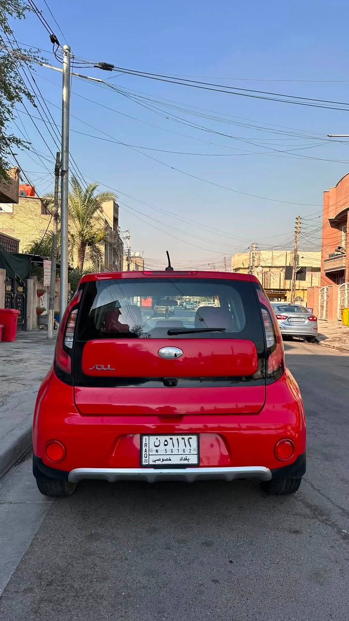 كيا صول موديل 2018
وارد امريكي محرك 2000 gdi 
السيارة بيها كم طخة و كلهن مسويهن
كير و محرك مكفولات و تبريدها ما شاء الله
ماشية 98 الف
حادثها جاملغ عكس السايق بدون لا لغد ولا شواصي و رقم الشاصي موجود بالصور
رايدها بـ 105 و بيها مجال بسيط 
مكاني بغداد الشعب
السيارة بأسمي تحويل ثاني يوم
التواصل عالخاص او واتساب ***********
