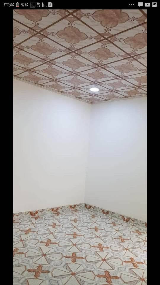 سلام عليكم
بيت للبيع حي الانتصار شارع ٦٠ من جهه الميثاق 
مساحة البيت ١٠٠م
يتكون من غرفه وهول واستقبال وصحيات وبيتونه وسطحين 
خلف تيم ماركت مباشره شارع نظيف ماء وكهرباء موجود 
للاستفسار الاتصال على الرقم أو مراسله الصفحة 
يوجد رقم واتساب ***********
