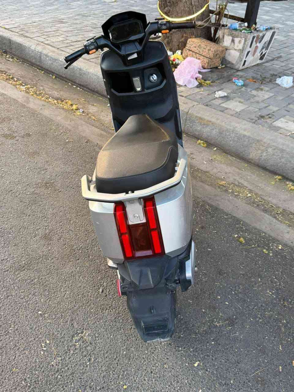 سلام عليكم دراجه وحش الكون نضيفه كلشي مابيها بس بطاريات منفوخه سعر 500 وبيها مجالل ***********
