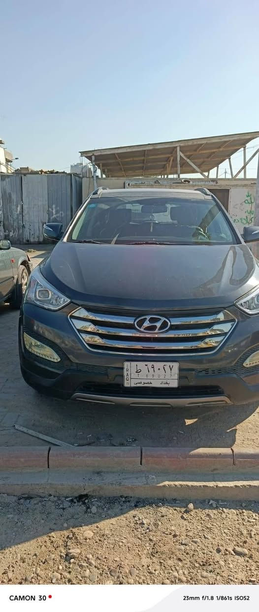 السلام عليكم سنتافيه للبيع موديل 16 باسمي مستورده علا ايدي ماشيه50الف فول مواصفات لمتد السعر 145مكاني بغداد حادثه جاوملغ وباب السائق وشوي البنيدرقم تلفون***********
