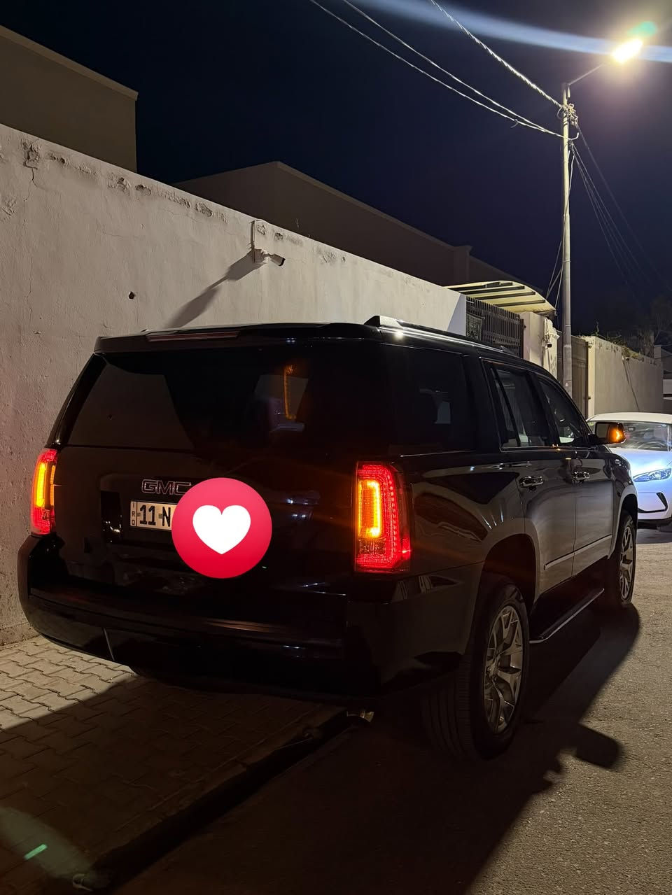 GMC SLT 2020 خليجي
ماشية 128 الف km

V8 5300 
* مقاعد أمامية تدفئة وتبريد
* مقاعد كهربائية وذاكرة
* فتحة سقف كهربائية
* شاشة قاصة 
* نظام Bose
* مكيف مناخين
* حساس امامي خلفي
* 4×4  فورويل مع أوضاع قيادة
* ويل كروم 20
* جنطة كهرباء 
* تشغيل عن بُعد
* لايتات وجام لايت جدد بلاديات
* اشارات بالمري وشفط ونقطة عمياء
صبغ دعامية الامامية فقط وبيهة كم مكان بارد 
رقم بغداد انكليزي ب اسمي
مكاني نجف ***********
السعر 365 ً
