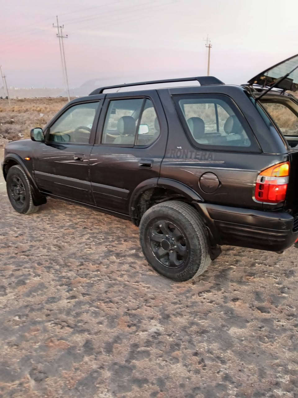 السلام عليكم ازوزا اوبل مونتيرا موديل 2001 رقم أربيل مصطره للبيع السياره كامله مكمله من كل شي تبريد ثلج كهرباء كلها فول ماعدا الكير بيه خلل أبيعها كيرها عاطل وينخصم من السعر سعرها 45 وبيها مجال واسط الصويره للاستفسار الاتصال ممتواجد على النت *********** ♕***********
