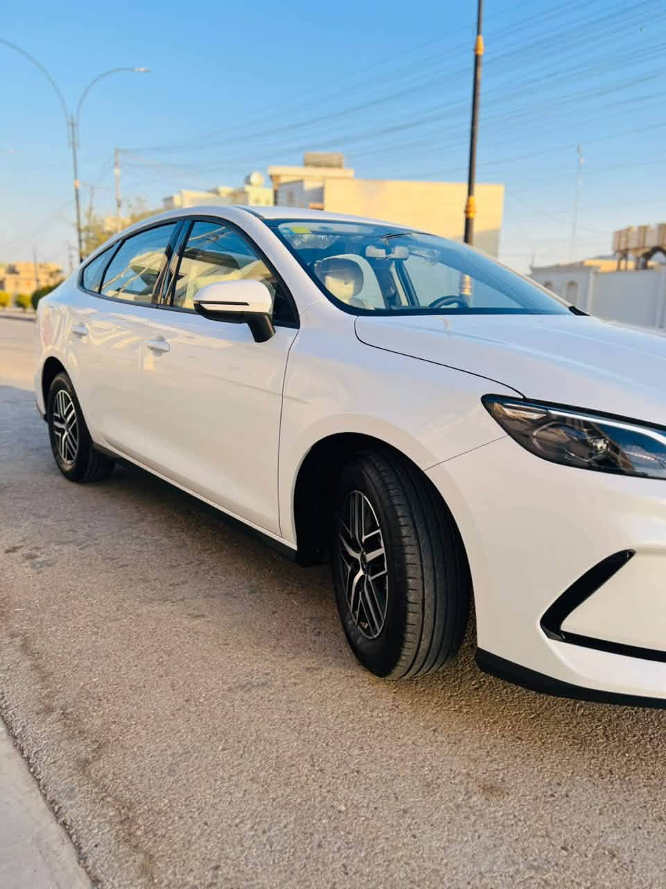 سيل فايف 5
رقم بغداد 
موديل 25 
ماشيه 2000 الفين 
كفاله عامه 
السعر 23.500 مليون بيه مجال 

***********
