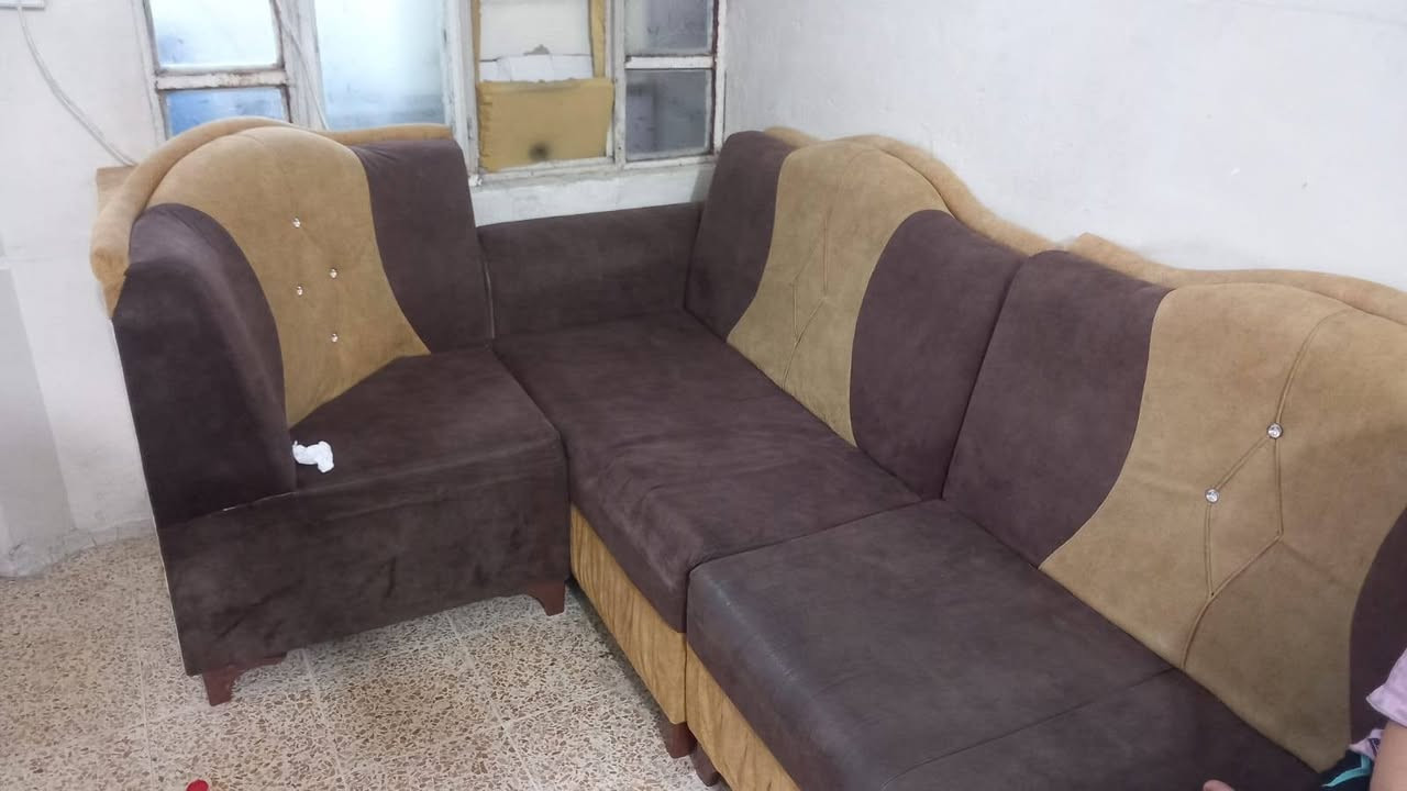 السلام عليكم
 طخم قنفات للبيع نظيفات جدا استعمال قليل مكاني الموصل جانبال الايمن الاتصال على الرقم*********** سعر 125وبي مجال للطيبين
