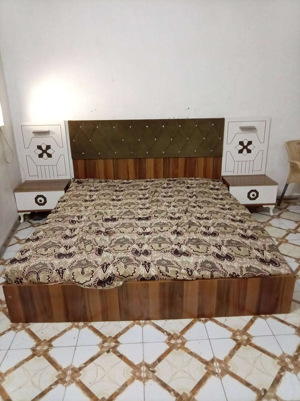 سلام عليكم غرفه تركي للبيع ستعمل قليل السعرمناسب جربايه + كنتوا سلايت + ميز تواليت  العنوان حله طهمازيه الشراي هذا رقمي بي واتساب ***********
