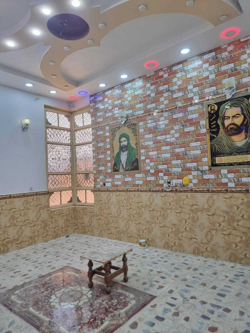 منزل مساحة ١٢٥ للأيجارفي ناحية الوحدة منطقة سيد عزال قريب على الشارع العام 
***********
***********

