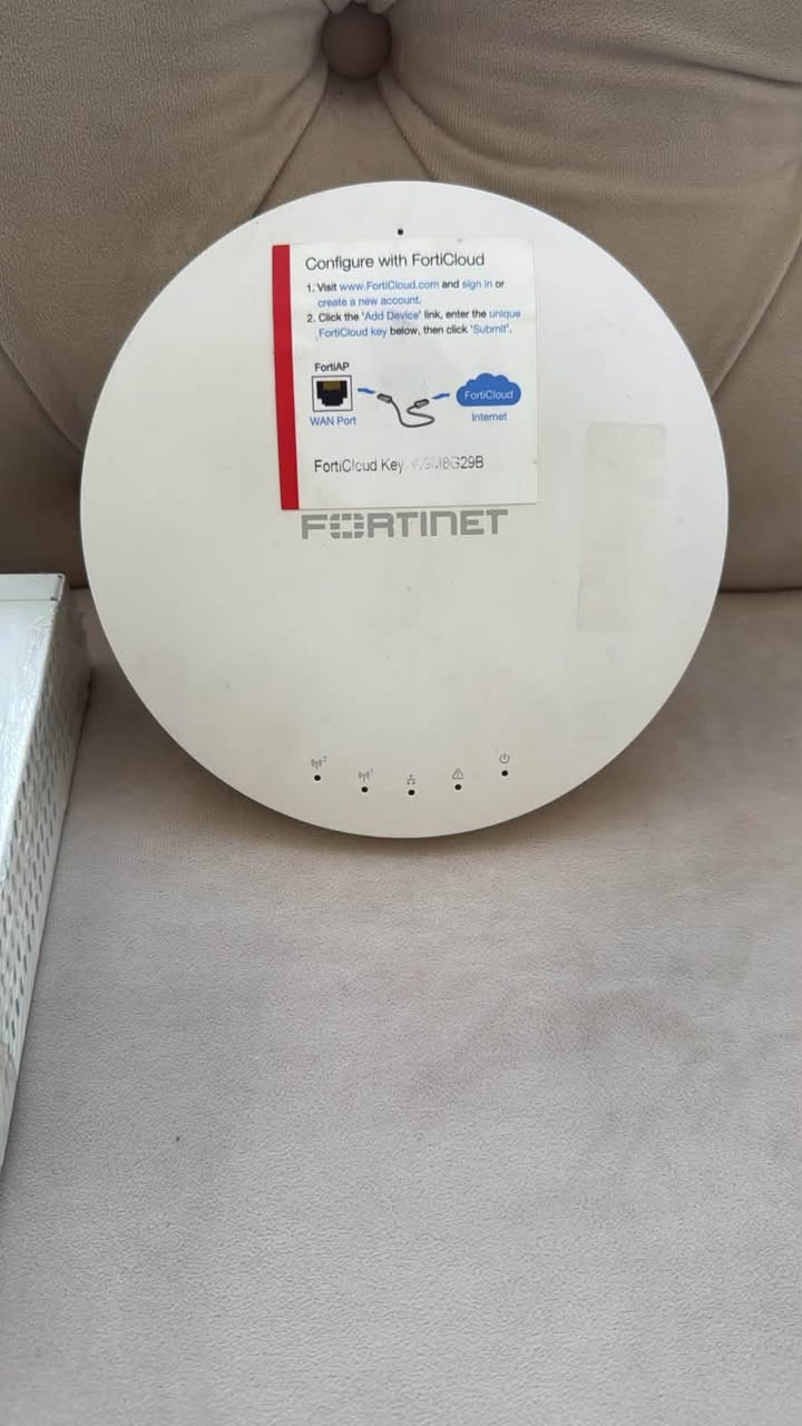 Fortigate 60e ve Fortigate access point Poe. للبيع 

عرض خاص: ستوك أكسس بوينت Fortinet (80 قطعة) + FortiGate 60E موجود 5 قطع
متوفر للبيع ستوك أجهزة شبكات Fortinet مستعملة بحالة ممتازة جداً ومفحوصة بالكامل، جاہزة للمشاريع والشركات ومجهزي الإنترنت:
🔹 1. ستوك أكسس بوينت FortiAP 221C (80 قطعة)
 المواصفات: Dual-Band (2.4GHz & 5GHz) ممتازة للتغطية الداخلية والمؤسسات.
السعر : 35 الف
 الحالة: مستعمل نظيف جداً وفحص شغّال 100%.
🔹 2. جدار حماية FortiGate 60E
 المواصفات: 10 بورتات، محدّث لأحدث نظام Firmware v7.4.7 ومسوي له Reset.
 الحالة: مستعمل نظيف جداً ومغلف بالنايلون (Hardware Only / بدون لاينسز).
السعر: 150 سعر القطعة

الأجهزة مفسوخة من منظومة أمان مال شركة كبرى بعدما حَدّثوا البنية التحتية مالتهم. القطع كلها كانت شغالة وبأحسن حال ومفحوصة 100%. فرصة ممتازة للشركات اللي عندها فروع هواية أو تهتم بالأمان وبسعر ببلاش مقارنةً بأسعار الجديد

💡 سعر خاص وتخفيض لمن يأخذ الستوك بالكامل مع الفايروول.
📍 المكان: بغداد
📞 للتواصل والطلب: يرجى المراسلة على الخاص أو الاتصال على الرقم: ***********
