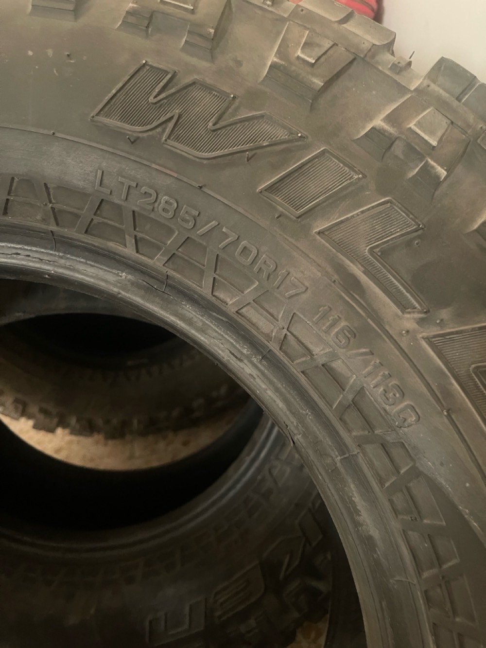 تخم تاير جديد شركه فالكون  
قاسً LT285/70R17 116/113Q