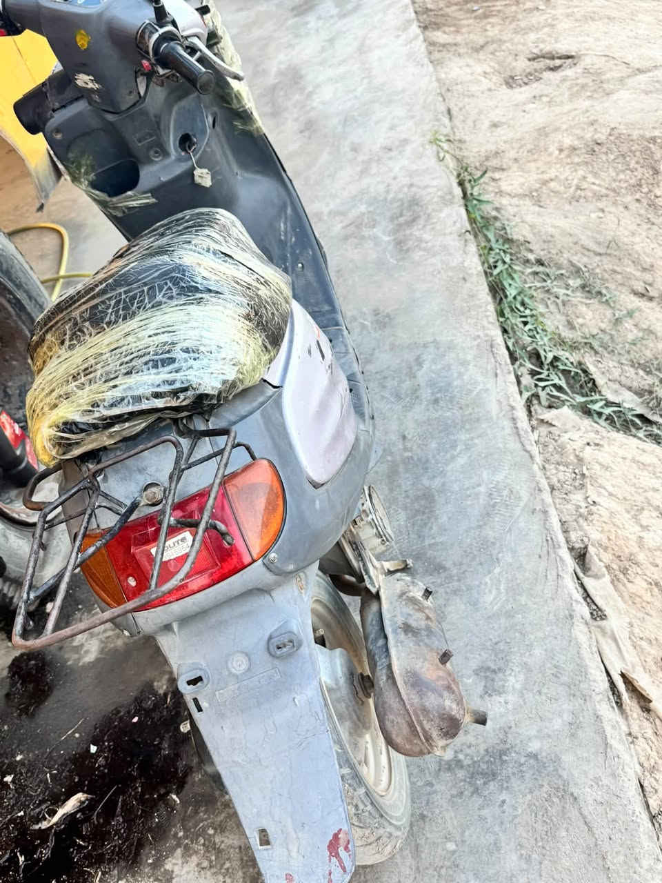 سلام عليكم دراجه بطه البيع دراجه خير من الله محرك جديد كامله بس طبيت بطسه وطفت ابيع كوم حديد ماعرف شبيهه طفت وعفته كفرات جدد تايرات جدد ابيعه عل120وبيه مجال حك الجيه واني بل خدمه عنواني بغداد المدائن سلمان باك قرب البوابه رقمي ***********
