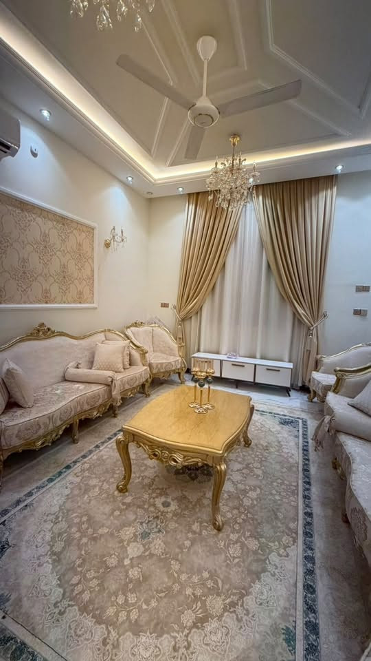 السلام عليكم 
اثاث ديوانيه كامل للبيع 
تخم مصري ١٠ مقاعد ( قنفه عدد ٢ + كراسي عدد ٢ ) 
ثريات عدد ٢ حجم كبير سقفي 
ثريات عدد ٤ جداري 
بردات عدد ٢ ( كبير + صغير ) 
زولية 
طبله وسطيه 
كونسول 
ميز بلازما 
الموقع - الفلوجه - حي الشرطه 
للاستفسار ***********

