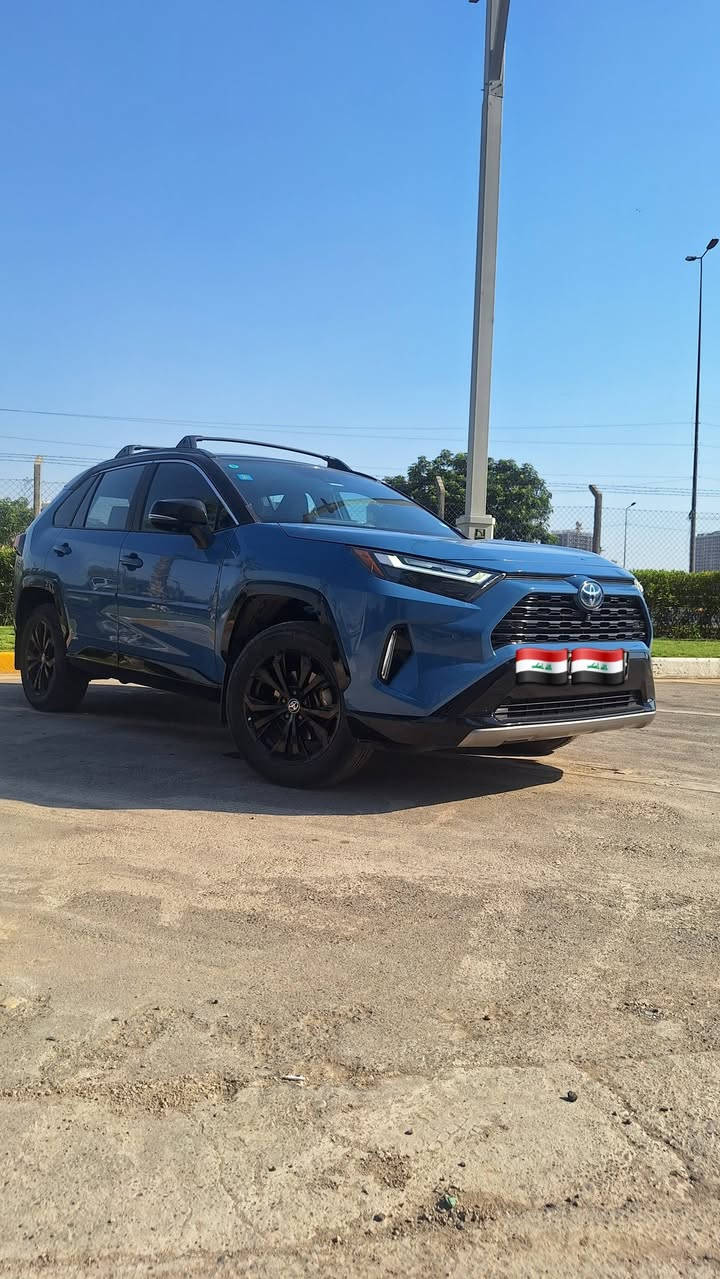 للبيع تويوتا رافور هايبرد 2023
TOYOTA RAV4 XSE Hybrid 
✅️ موديل 2023
✅ وارد أمريكي
✅ كلين تايتل 100% ((بدون حادث))
✅ أعلى فئة XSE قفلت الرافور مواصفات 1/1
✅️ ممشى 17,000 ميل
المواصفات
▪️السيارة تو كلر سقف اسود 
▪️ محرك 4 سلندر سعة 2.5 لتر هايبرد 
▪️بقوة إجمالية 219 حصان.
▪️ نظام دفع رباعي إلكتروني AWD.
▪️ ناقل حركة أوتوماتيكي E-CVT.
▪️ صرفية وقود حوالي 17 كم/لتر.
▪️ جنوط رياضية قياس 18 إنج لون أسود.
▪️ إضاءة LED أمامية وخلفية كاملة.
▪️ مصابيح نهارية LED.
▪️ شبك أمامي وتصميم رياضي خاص بفئة XSE.
▪️ مقاعد جلد SofTex رياضية بخياطة زرقاء مميزة.
▪️ مقاعد أمامية مدفأة.
▪️ مقعد السائق كهربائي 
▪️خاصية الميمري لحفظ الوضعية.
▪️  بانوراما .
▪️ دخول ذكي لجميع الأبواب.
▪️ تشغيل المحرك بالبصمة.
▪️ شاشة وسطية قياس 10.5 إنج تعمل باللمس.
▪️ دعم Apple CarPlay وAndroid Auto.
▪️ شاحن لاسلكي للهاتف.
▪️ عدادات رقمية حديثة.
▪️ كاميرا خلفية عالية الدقة.
▪️ باب خلفي كهربائي.
▪️ مثبت سرعة راداري ذكي.
▪️ نظام المحافظة على المسار.
▪️ نظام التحذير من التصادم الأمامي مع الكبح التلقائي.
▪️ مراقبة النقطة العمياء.
▪️ تنبيه حركة المرور الخلفية.
▪️ حساسات أمامية وخلفية للمساعدة على الاصطفاف.
▪️ وسائد هوائية متعددة وأنظمة أمان متطورة.

السيارة مكفولة كفالة عامة شرط الفحص 
صور امريكا بالمنشور

سعر 300 وبيها مجال

رقم المالك : ***********
