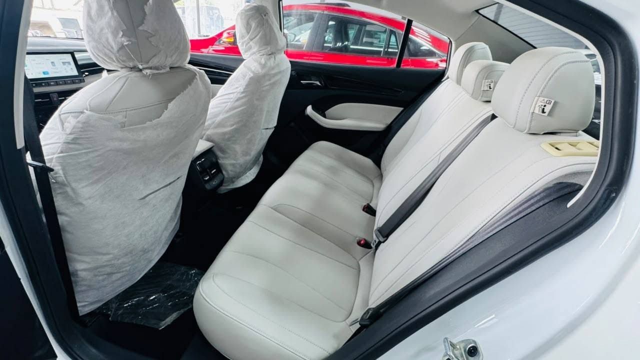 بسم الله الرحمن الرحيم
MG5 plus 
كه مترين نرخ 💰 💰 💰 
ته نها 110$
Comfort نيو مواصفات 
موديل 2025
سفر كيلومتر 
6سال زه مان شركة 
كوشن جلد ناو سپى 
كاميرا 
بصمة 🫆 
شاشه گه وره 
گيچ الكترونى 
ويل كروم 
لايت ليد و زينون 
بگ لايت ليد 
حساس دعامى دواوه 
ئاوينه إشاره ت 
سوكان ڤوليوم 
تعديل سرعة 
تبريد مركزى دواوه 
USB 
Apple car play ⏯️ 
Auto Android 
زؤر مواصفات تر.....
شوين هه ولير
