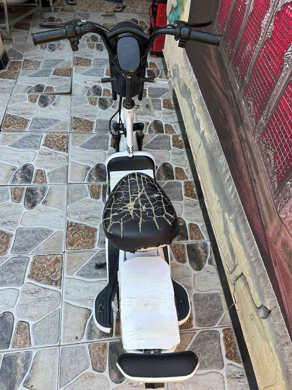 للبيع دراجه شحن شغاله كامله من كلشي نضافتهه مثل ماء موضح بالصوره حجم 14 شحنهه يطول يوم او حسب ستخدامك سعرهه 150 وبيهه مجال شيء بسيط الاستفسار ***********
