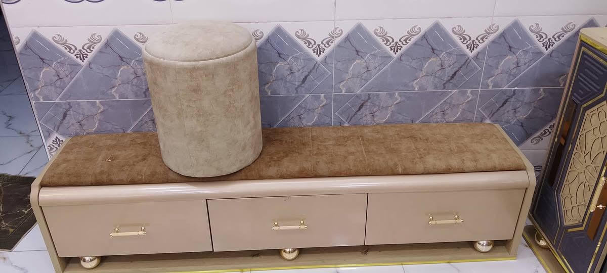 سلام عليكم عندي غرفه نوم تركيه 11 قطعه نضيف للبيع هاذ رقمي***********
