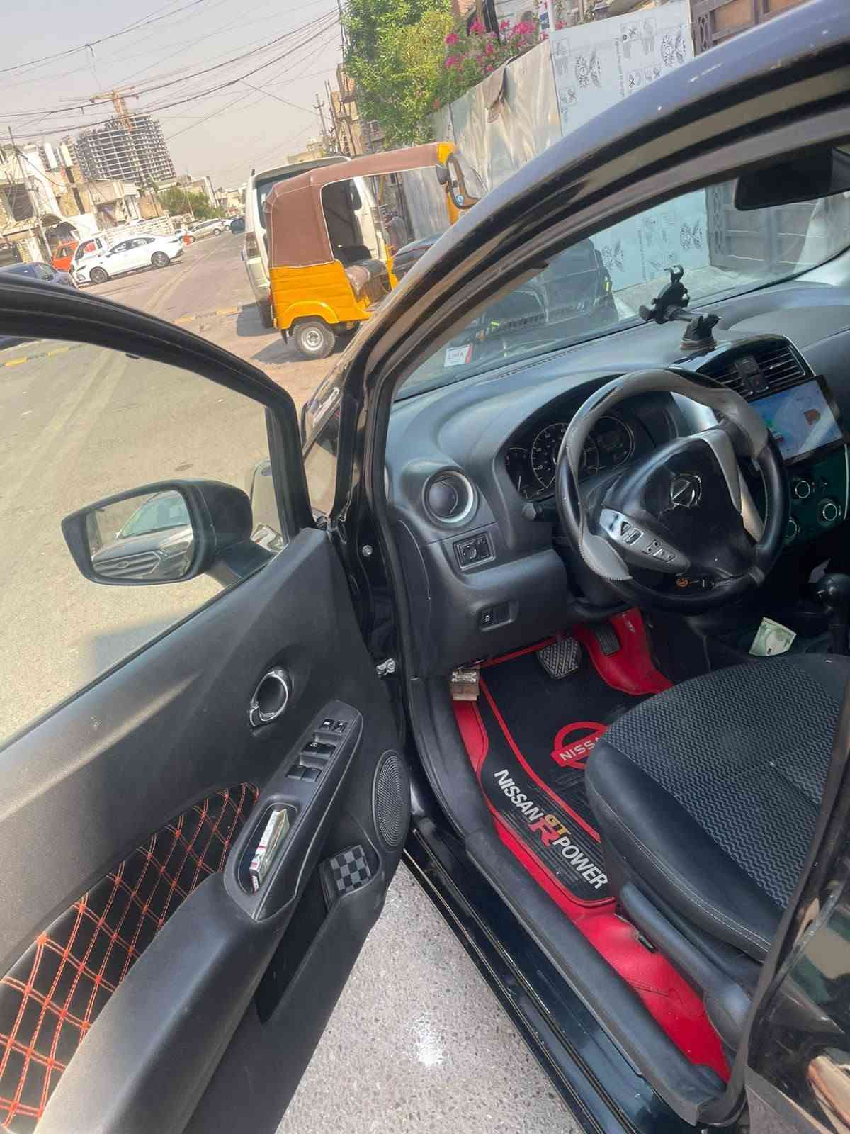 Nissan Versa 2015 
رقم واسط دولي تحويل مباشر 
حادث امريكا جامغ فقط هنا بيهه طخطخات مصبوغه حزام بدون دواخل 
مكينه جديده تبريد شغال حداديه جديده 
سياره جاهزه مابيهه نقص شاشه تحكمات جام كهربائي 
بيع او مراوس سعر 77$ 
مكان بغداد الحريه 
***********
