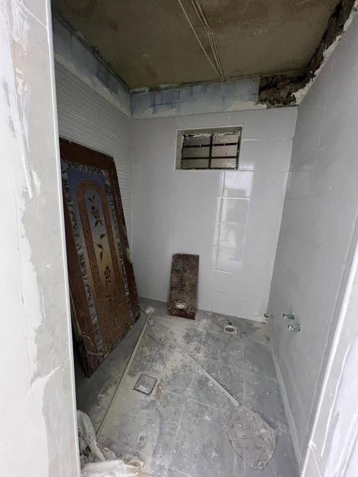 بيت ركن مساحه 300متر يحتوي على 10غرف نوم متحدث بالجديد موقعه راقي يؤجر اي نشاط تجاري للاستفسار ***********ارام للاستثماروالتطوير العقاري
