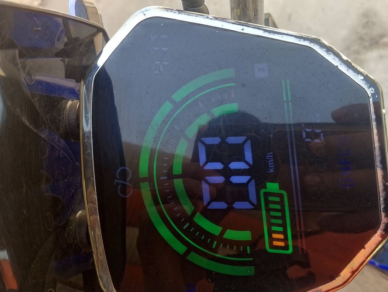 سلام عليكم باسكل شحن خمسه بطاريات للبيع باسكل نضيف السعر 325 وبيه مجال شي قليل عنواني كربلاء الحسينيه قرب سيطره الوند رقم هاتف *********** تفاصيل ع هاذه الرقم
