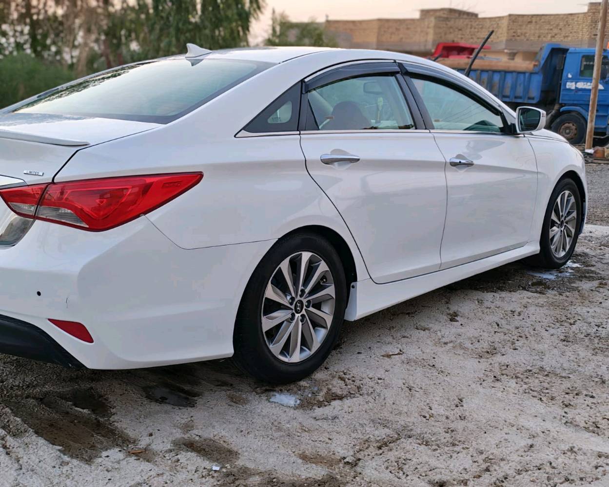 سوناتا مديل 2014 وارد امريكي 
ضربه جاملغ خلفي من امريكه 
بيه صبغ ثلاث قطع 
السياره فول مواصفات 
فتحه مرايه شفط 
اكمله مابيه نقص 
بيع مراوس حسب القناعه 
مكان كوت مركز المدينه 
***********