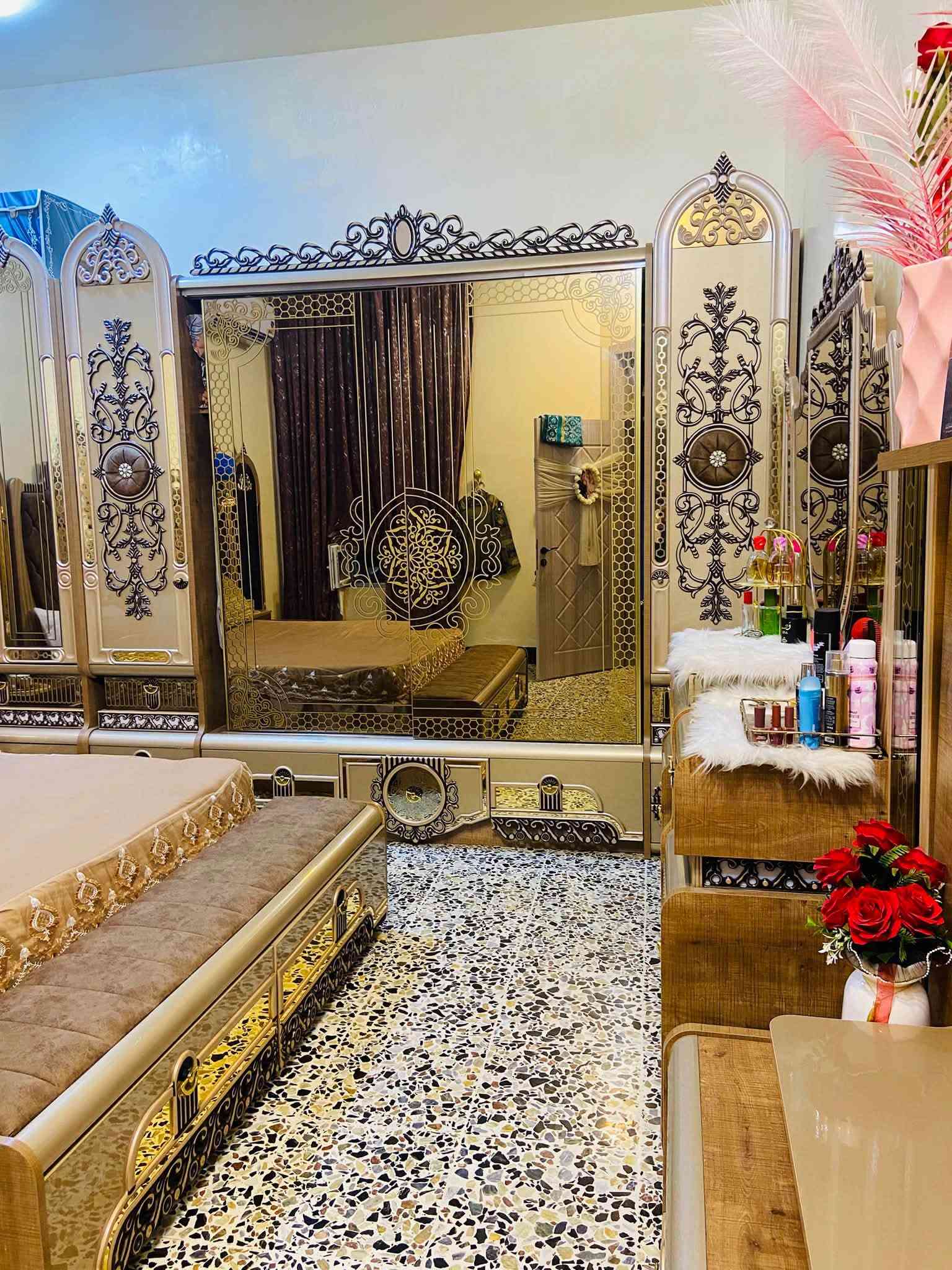 غرفه نوم تركي ملكيه ١٢ قطعه مابيها نقص مستعمله نضيفه سعر مليون و ٥٠٠ وبيها مجال حك جيه مكان فلوجه ***********
