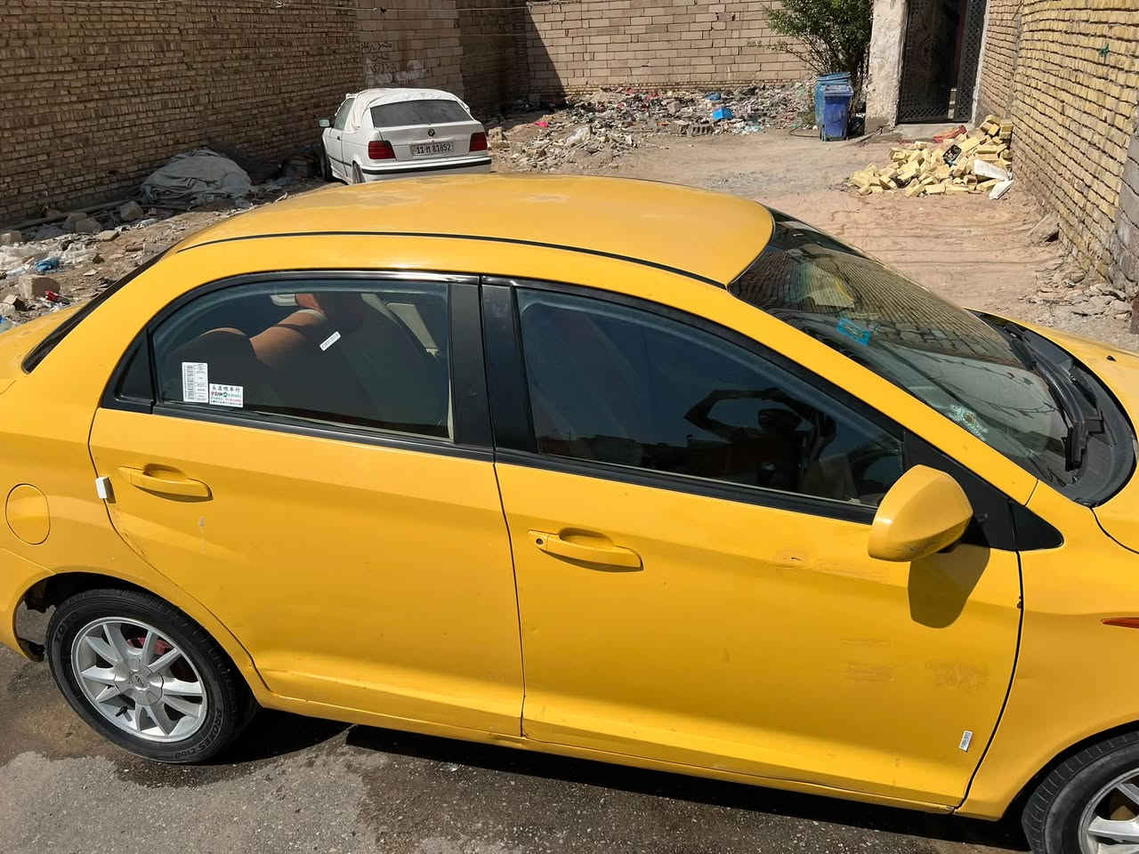 سلام عليكم سياره شيري فلاوين لل بيع سعر 35 وبيها مجال مديل 13 سياره خير من الله ونضافه كدامك بس لمكينه مالتها بيها خيط تبخير قليل  مكان ناصريه مركز رقم ***********
