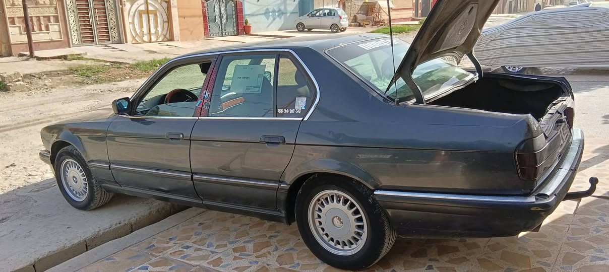 سلام عليكم 735i  موديل 91 بسمي سنوية الئ 2030 محرك بداية رخاوه وطخم امام تعبان   تبريد تادفئه شغال كهربائيات كلها شغالة  سعر 45 وبيها مجال   *********** مكاني موصل كاربون بانزين الكتروني
